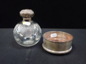 AN EDWARDIAN SILVER-TOPPED SCENT BOTTLE