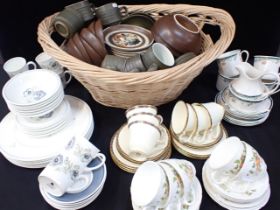 A QUANTITY OF TABLE WARE, DENBY, WEDGWOOD