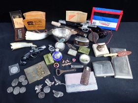 A QUANTITY OF SMALL COLLECTIBLES, LIGHTERS