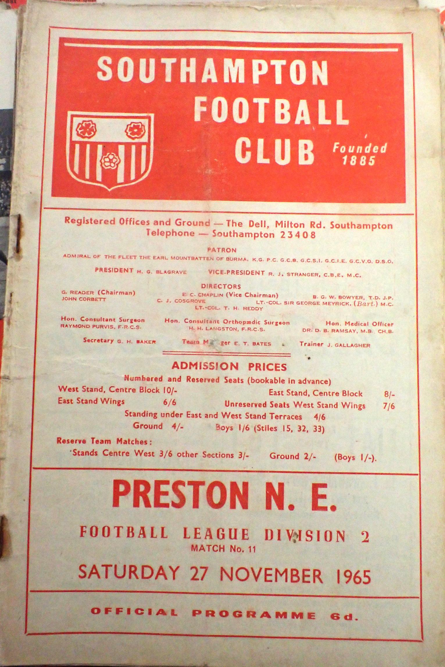 TWENTY-FIVE 1960s & 1970s SOUTHAMPTON FOOTBALL PROGRAMMES - Image 3 of 3