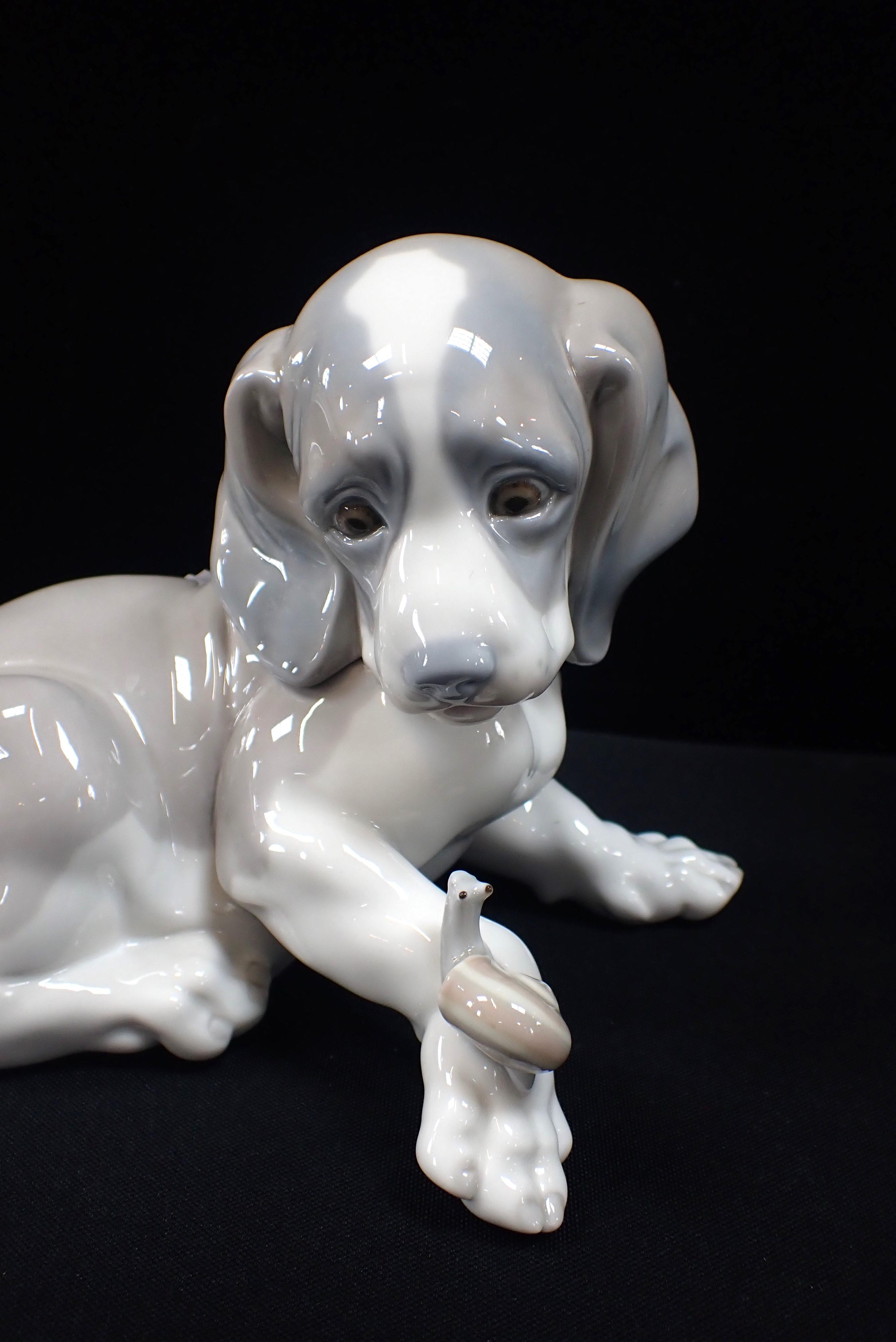 LLADRO: A PUPPY WITH SNAIL ON PAW - Image 3 of 5