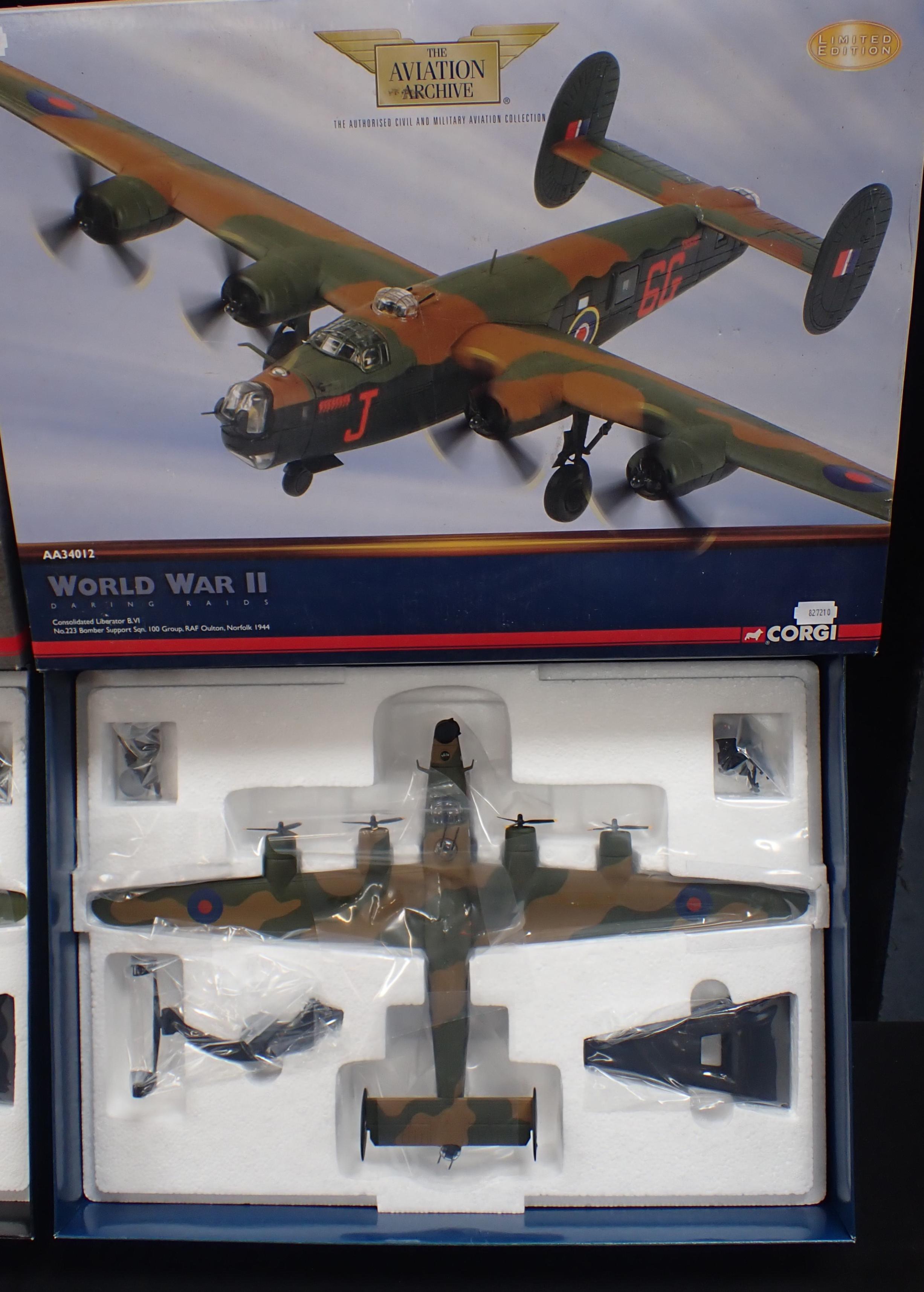 CORGI 'THE AVIATION ARCHIVE' WW2 DARING RAIDS No.AA34012 CONSOLIDATED LIBERATOR B.VI - Bild 4 aus 5