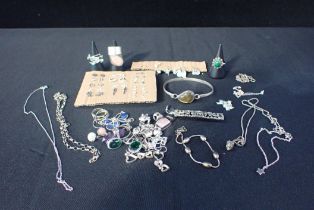A COLLECTION OF MARKED SILVER JEWELLERY