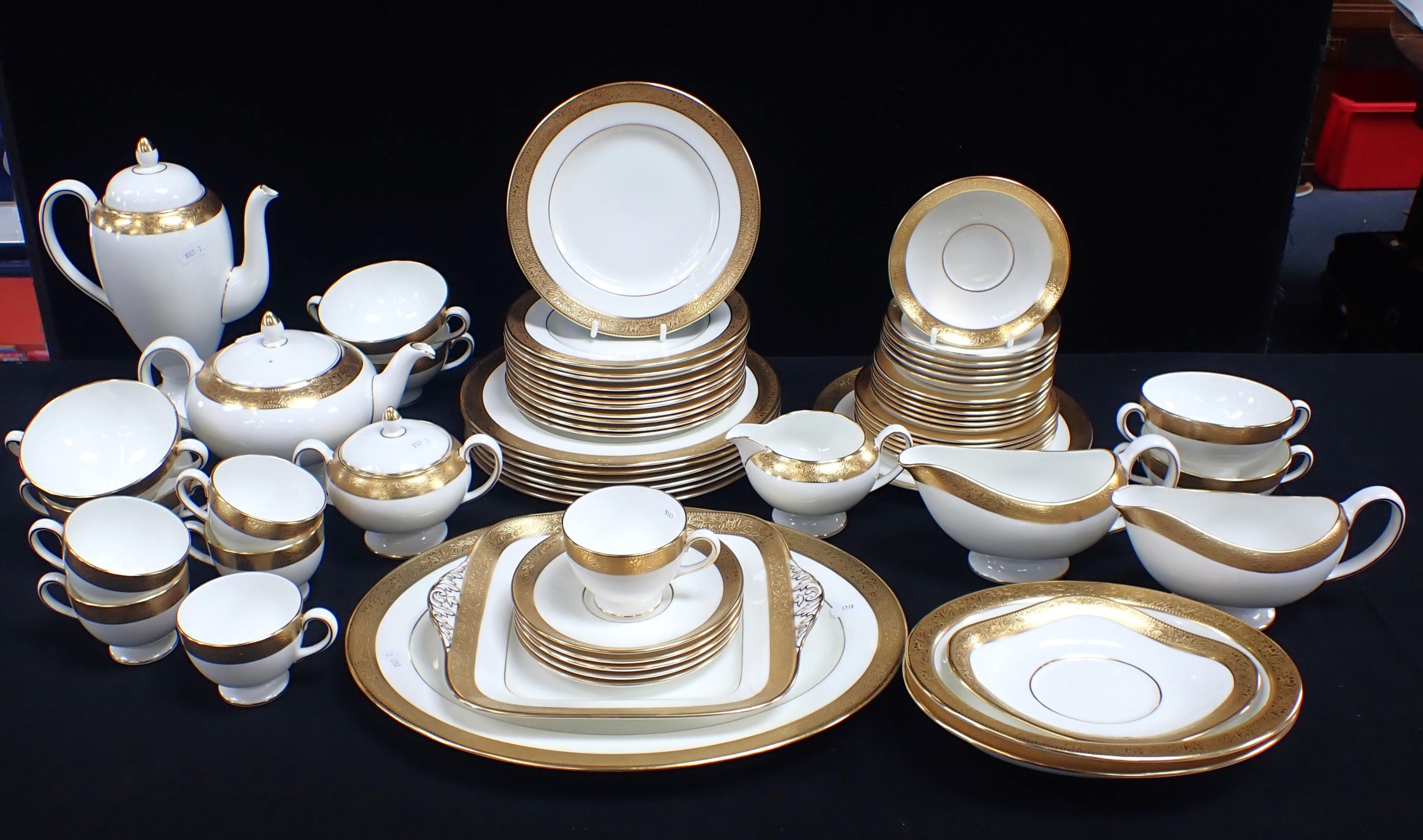 A WEDGWOOD 'ASCOT' DINNER SERVICE