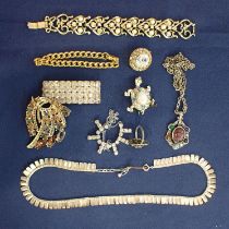 A COLLECTION OF COSTUME JEWELLERY