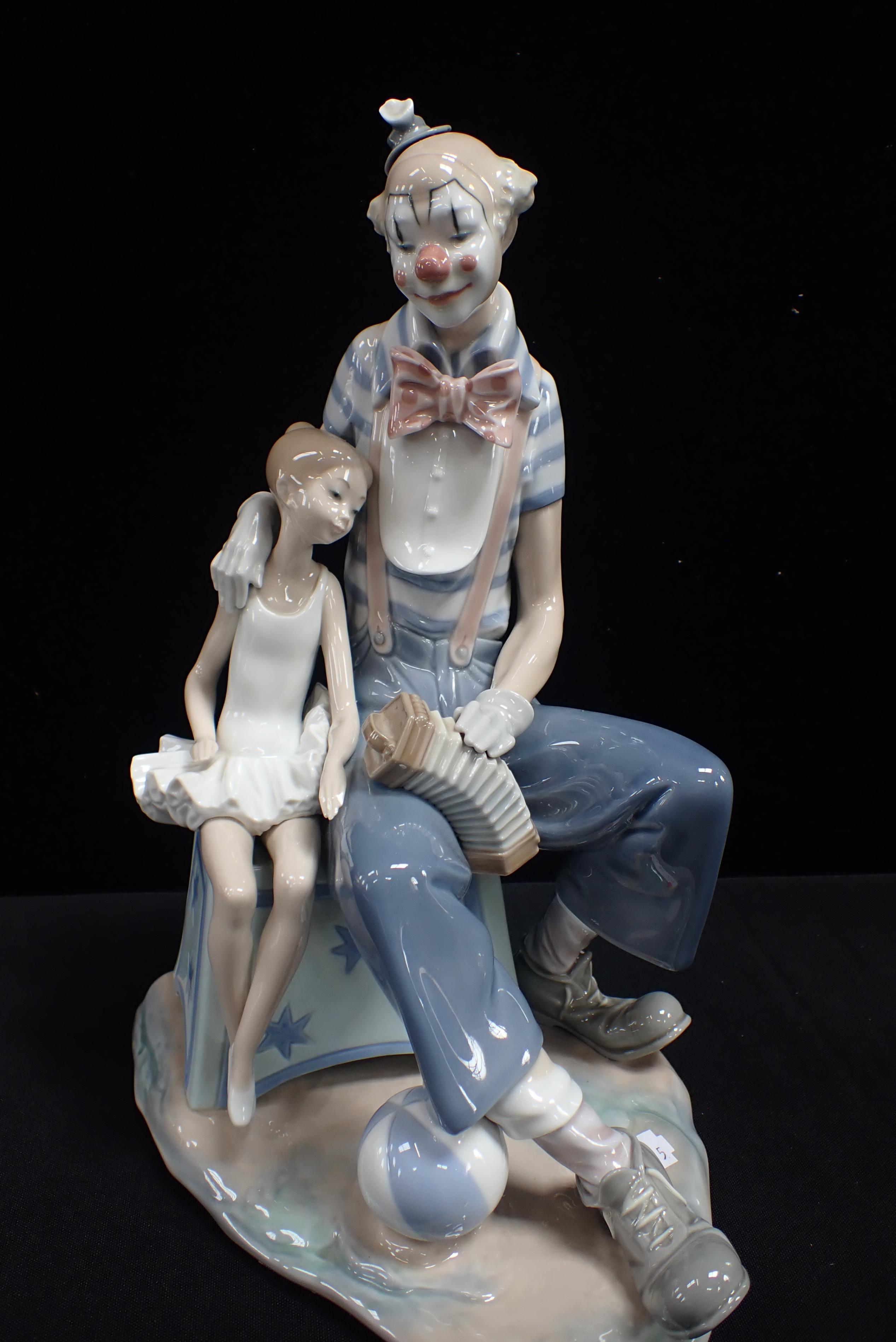 LLADRO: LARGE FIGURE OF A CLOWN WITH BALLERINA - Image 3 of 4