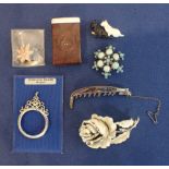 A MIXED LOT OF COSTUME JEWELLERY