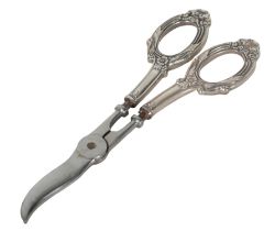 A PAIR OF AMERICAN STERLING SILVER HANDLED GRAPE SCISSORS