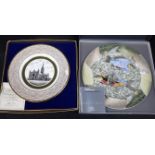 WEDGWOOD AND ROSENTHAL: TWO BOXED COLLECTORS PLATES