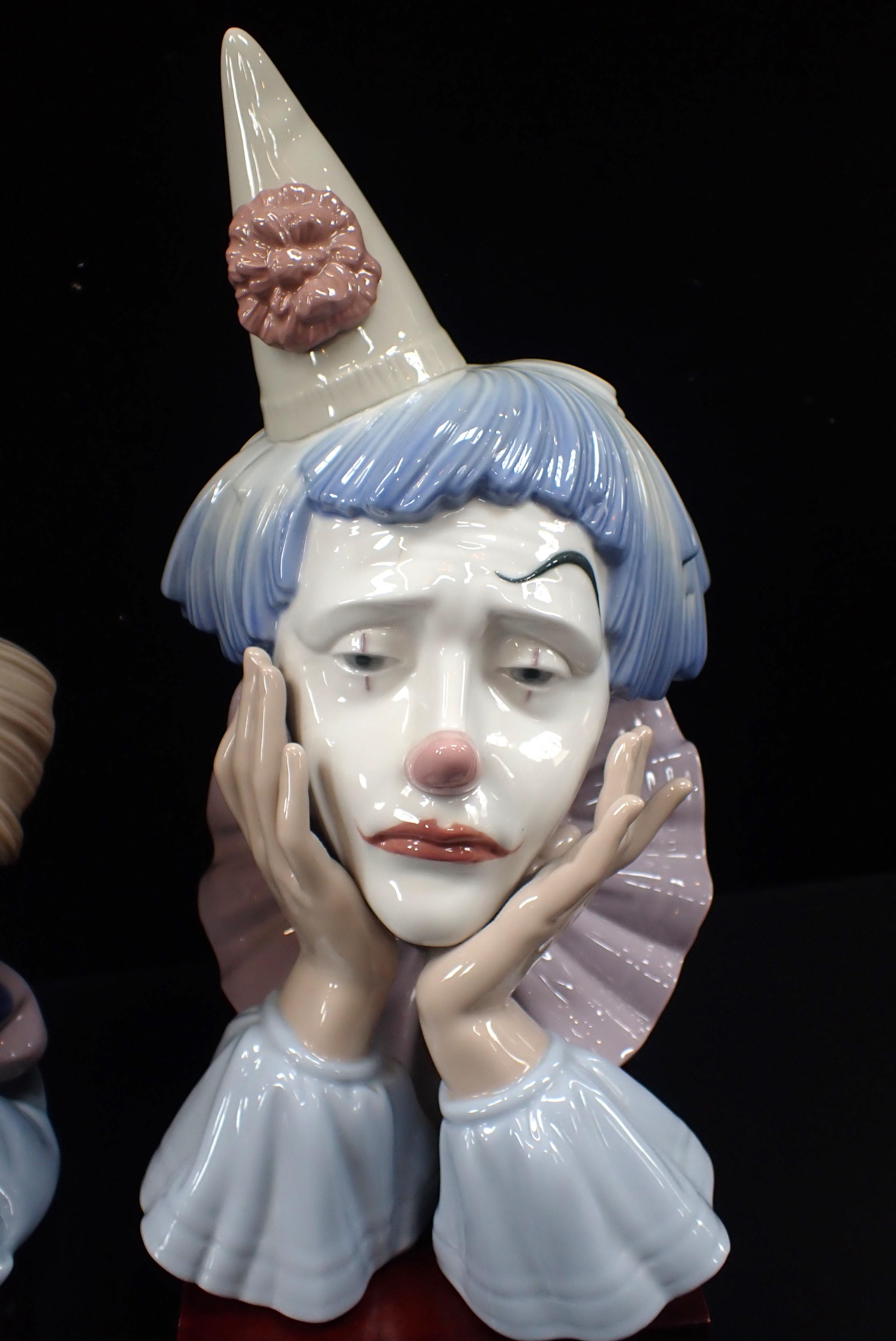LLADRO: LARGE SAD CLOWN HEAD, RESTING HEAD IN HANDS - Image 2 of 8