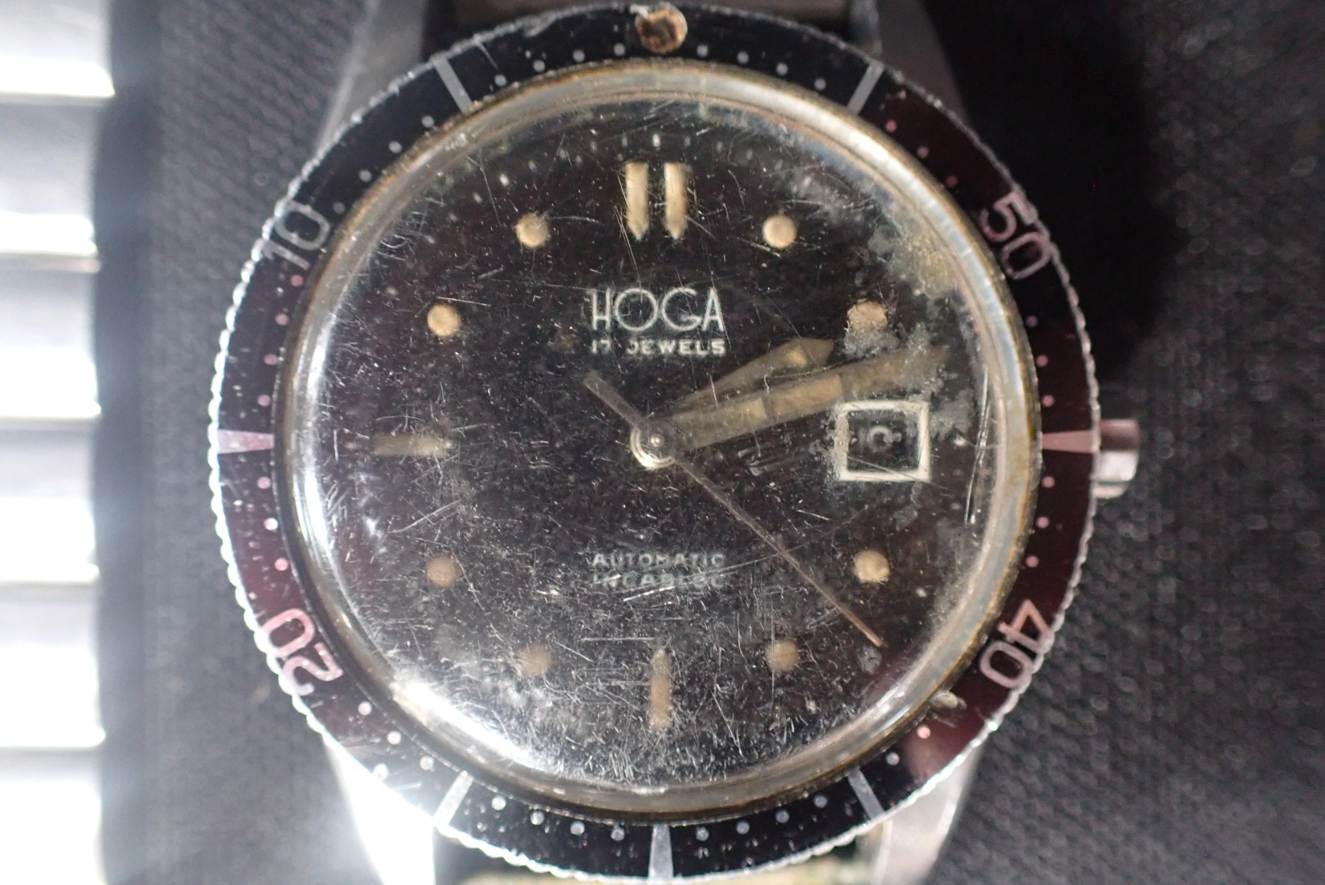 HOGA: A GENTLEMAN'S STAINLESS STEEL DIVING WATCH - Image 2 of 2