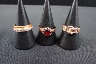 A 9CT AND GARNET RING