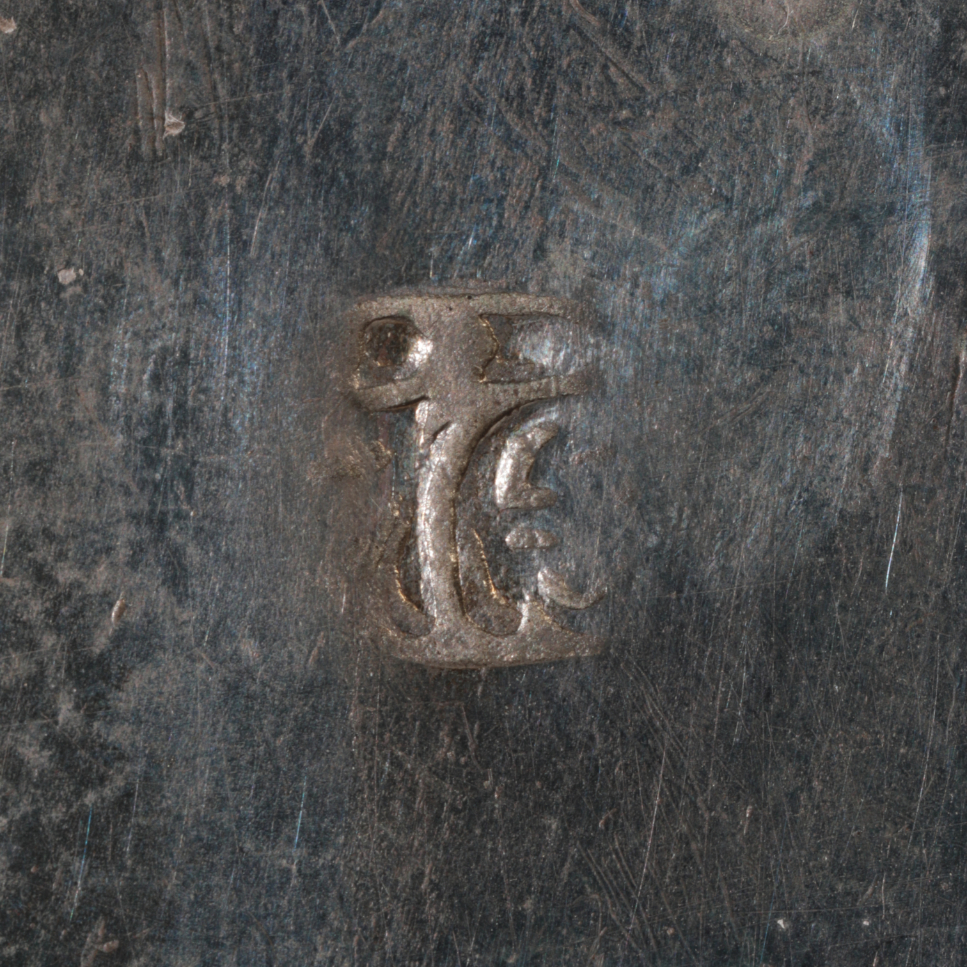 A TIBETAN WHITE METAL OCTAGONAL LIDDED BOX - Image 2 of 2