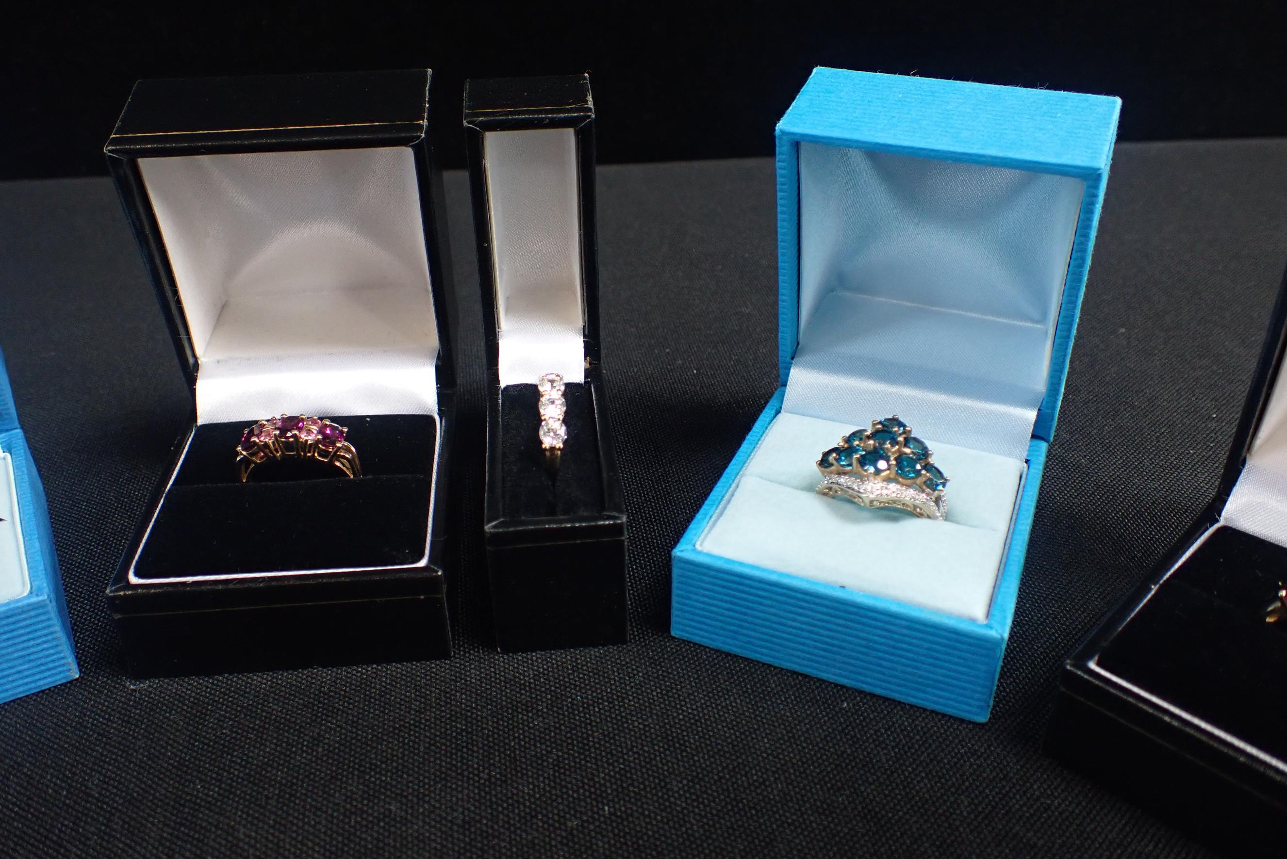 A COLLECTION OF 9ct GOLD DRESS RINGS, - Image 3 of 4