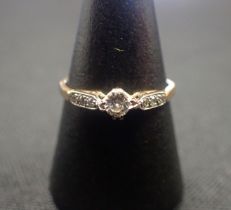 AN 18CT GOLD AND DIAMOND ENGAGEMENT RING