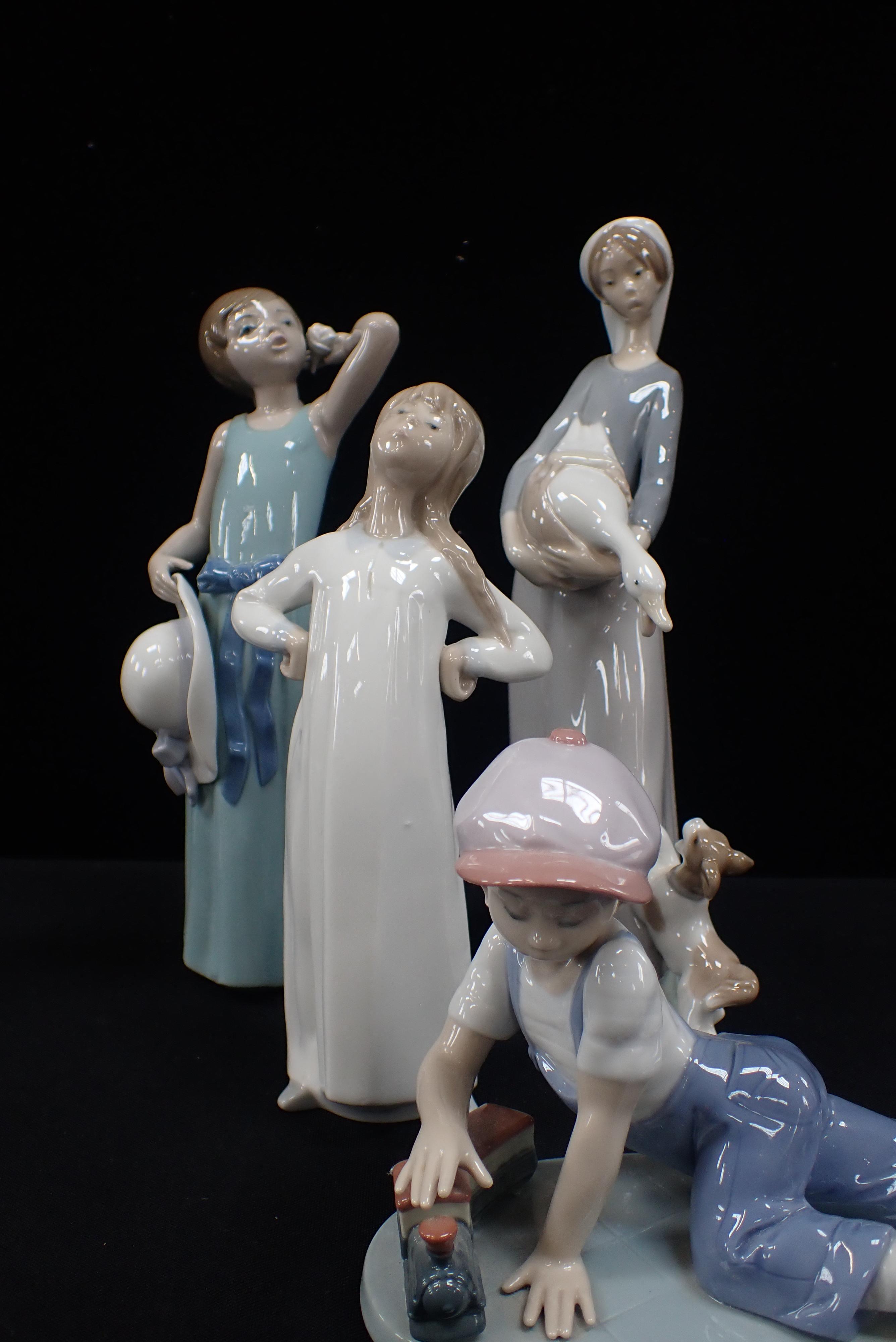 LLADRO: A PUPPY WITH SNAIL ON PAW - Image 5 of 5