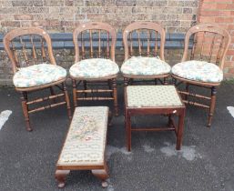 FOUR LATE 19th CENTURY AMERICAN STYLE OAK DINING CHAIRS