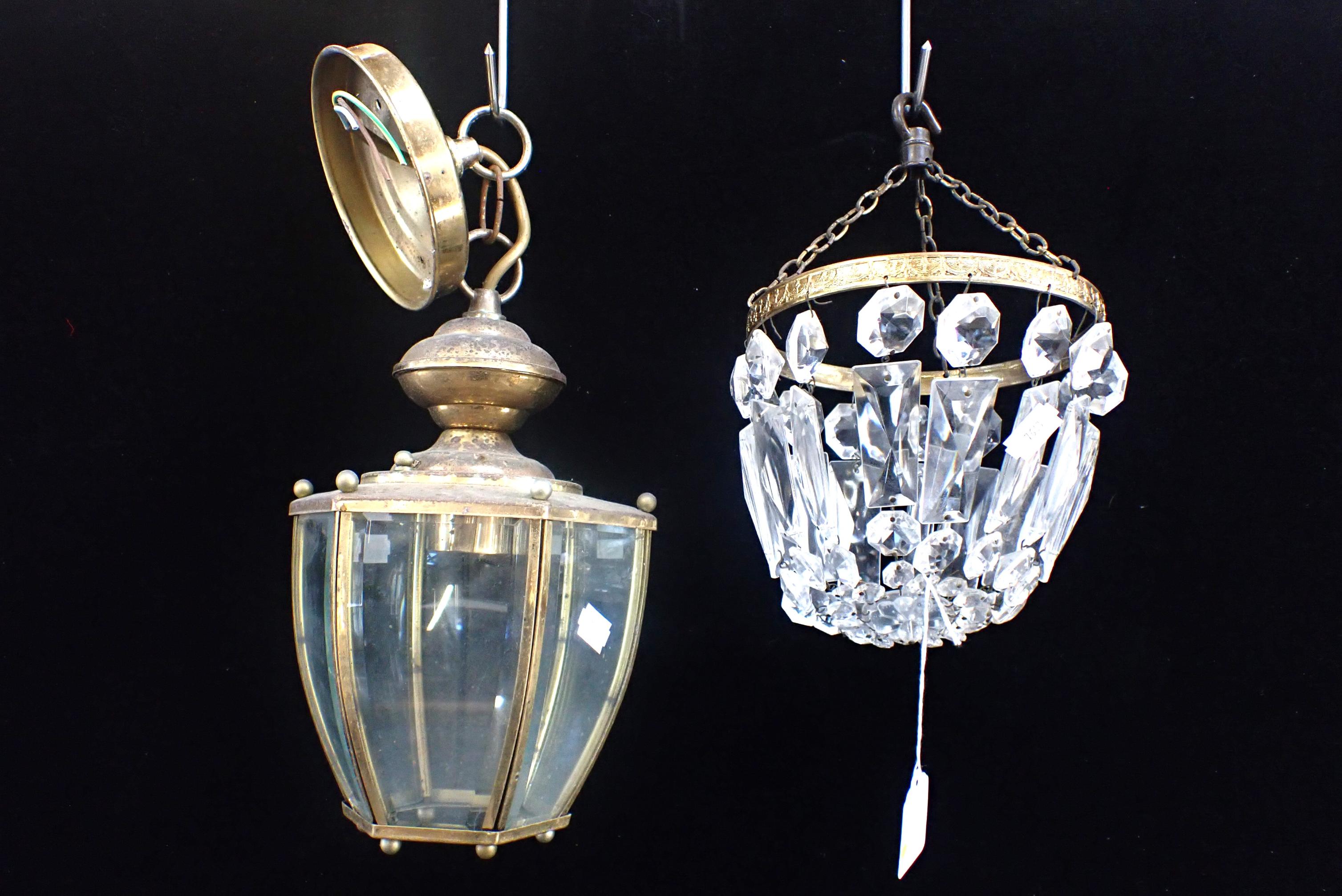 A SMALL CHANDELIER WITH PRISMATIC DROPS - Image 2 of 3