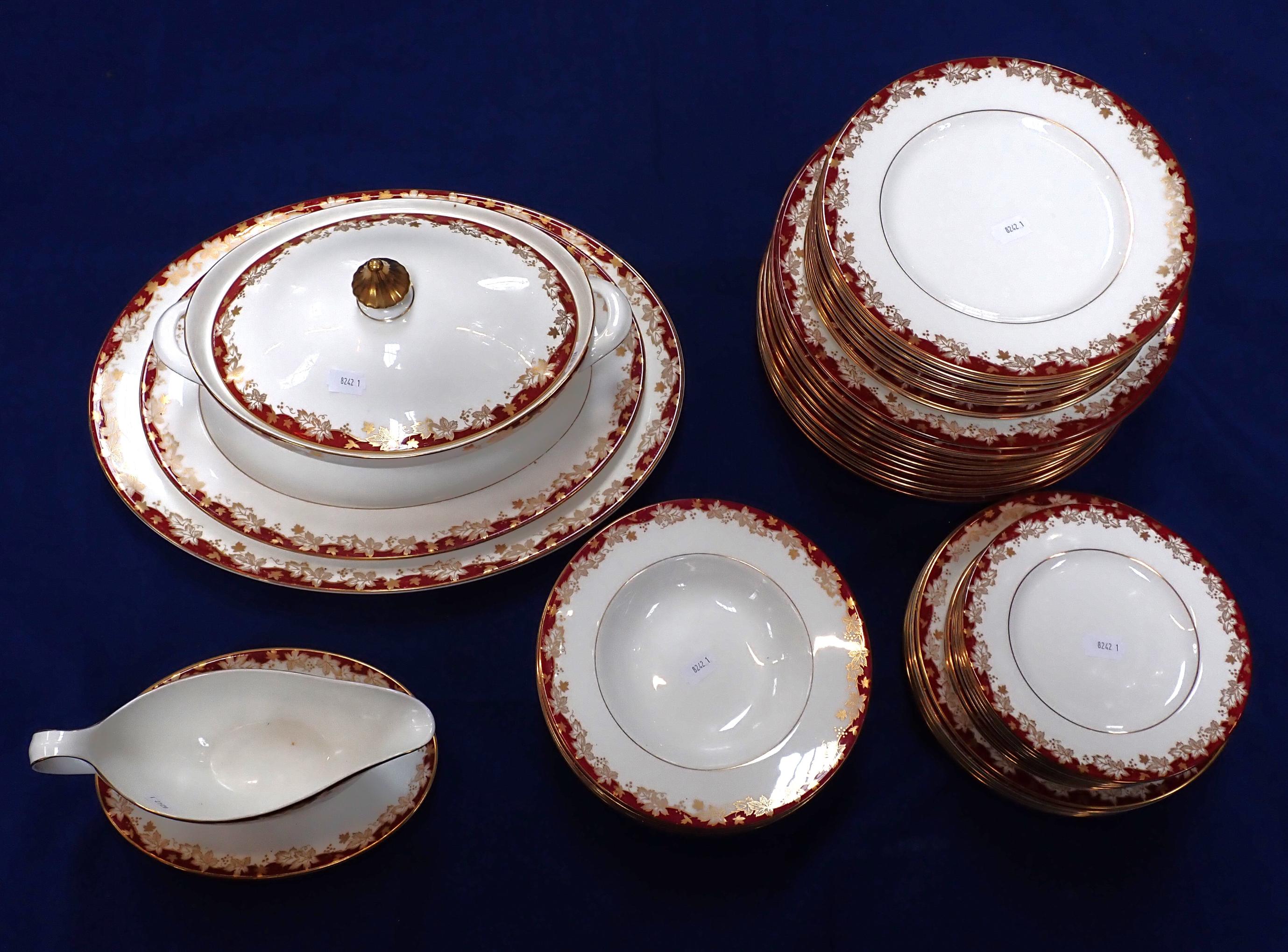 A ROYAL DOULTON 'WINTHROP' PART DINNER SERVICE - Image 2 of 4