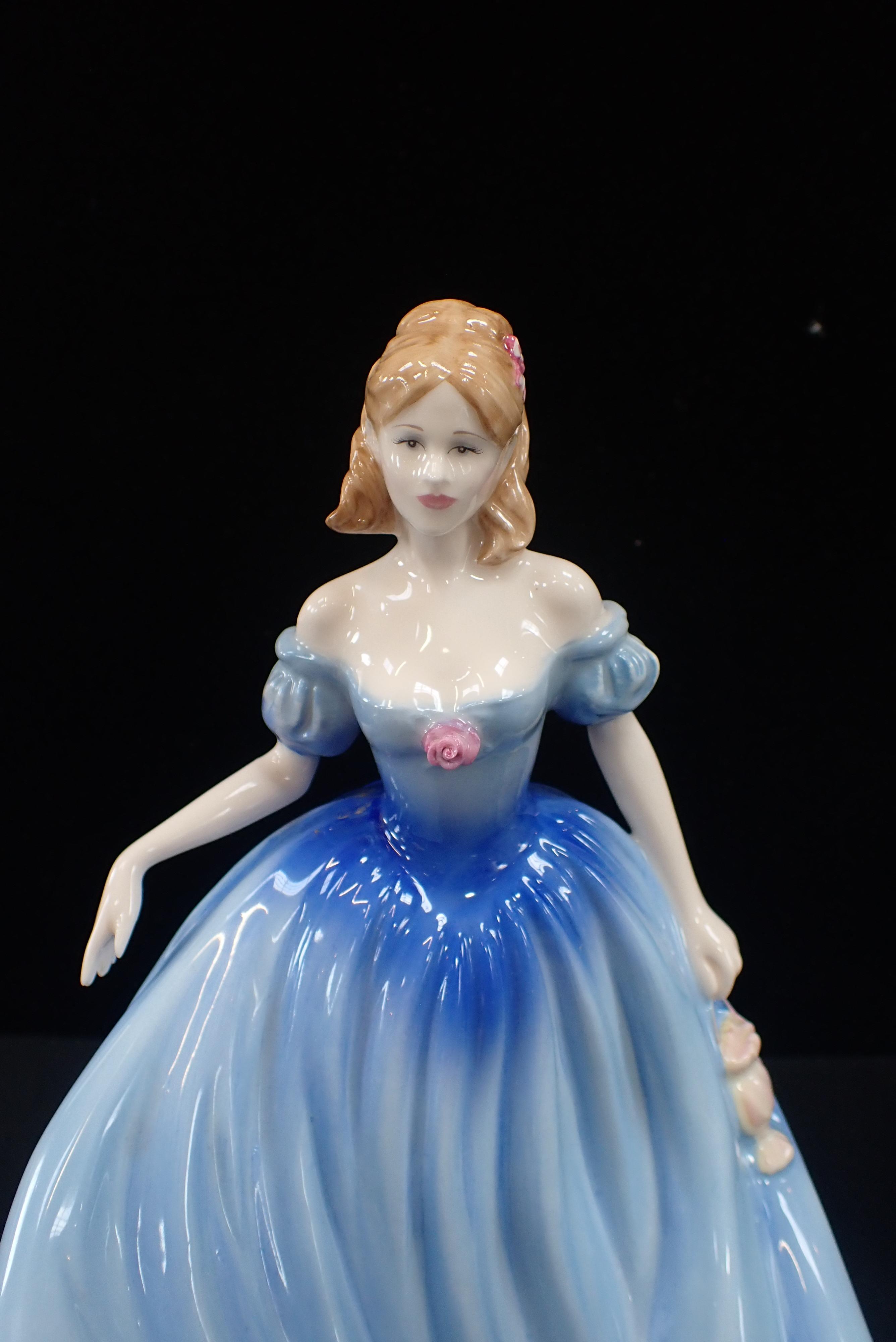 A COLLECTION OF LLADRO AND ROYAL DOULTON FIGURINES - Image 4 of 8