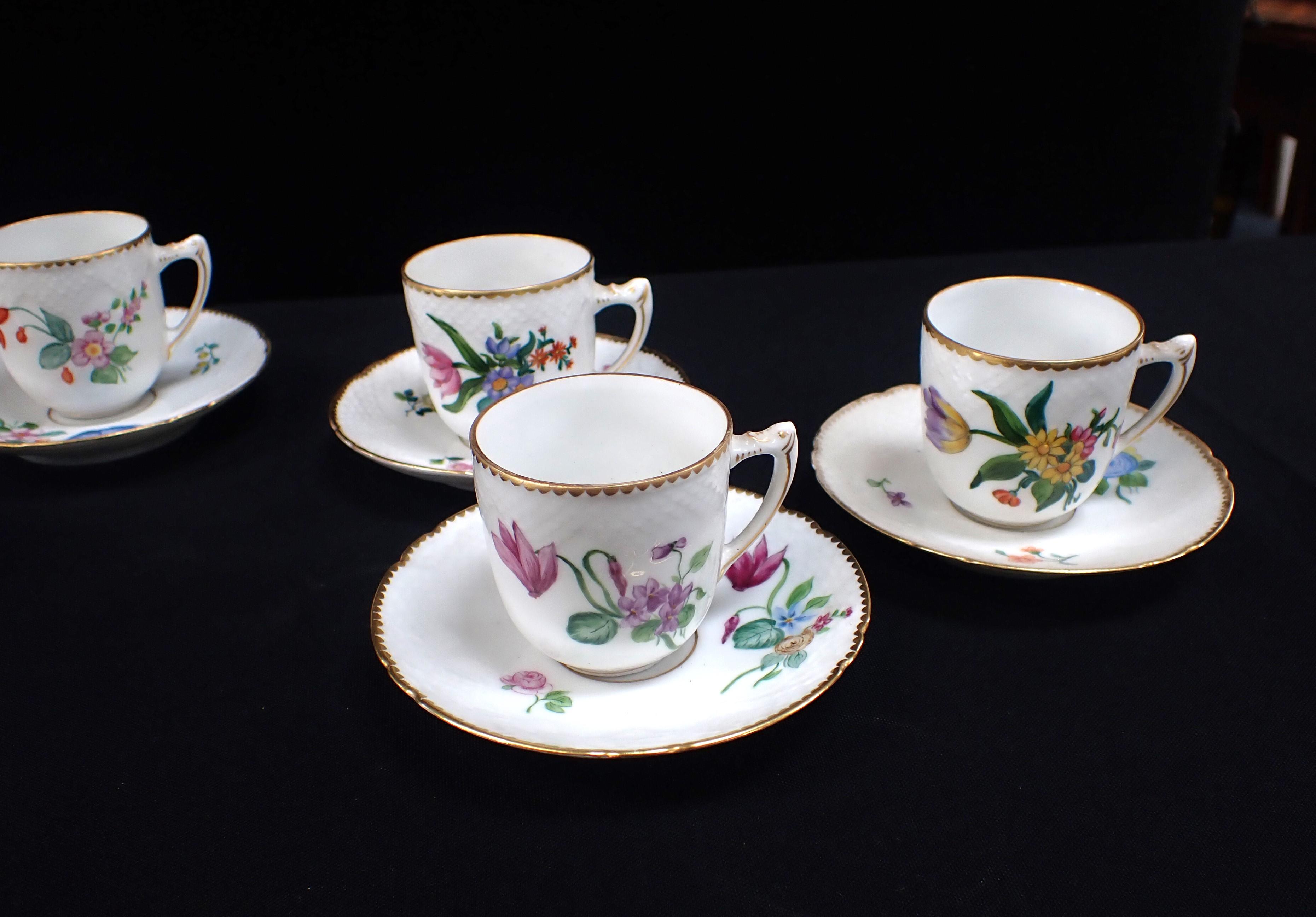 A PART SET OF BING & GRONDHAL COFFEE CUPS AND SAUCERS - Image 2 of 4