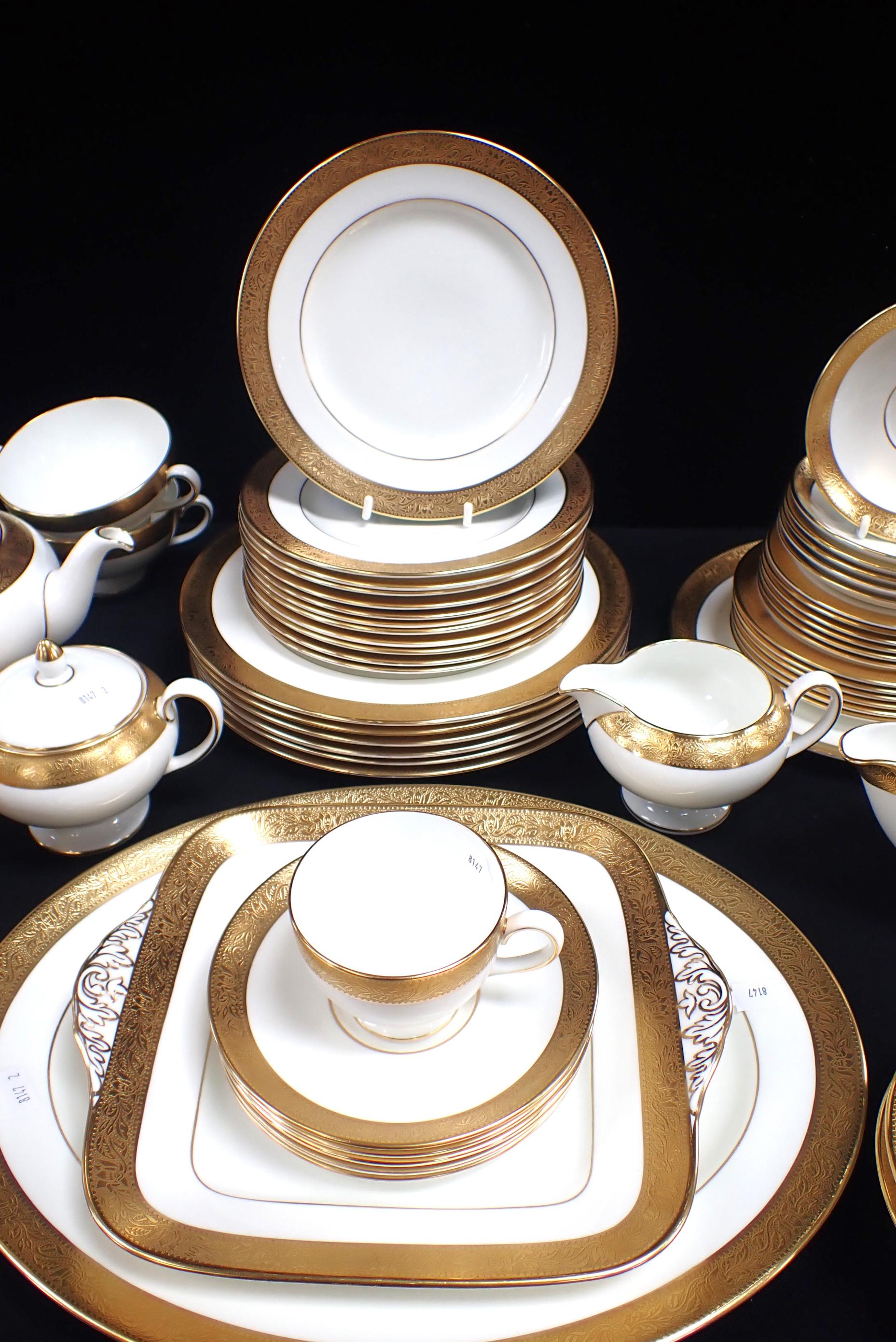 A WEDGWOOD 'ASCOT' DINNER SERVICE - Image 2 of 5