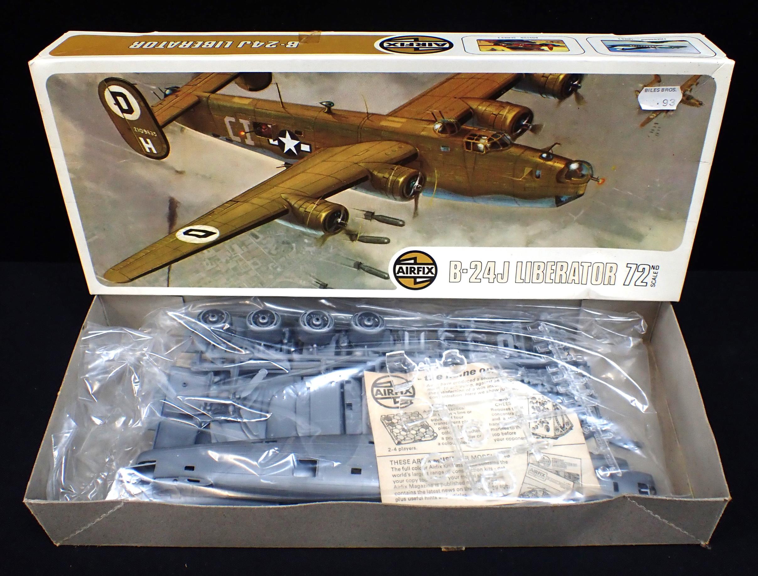 1962 AIRFIX KIT No.585 'FLYING FORTRESS BOEING B-17G' - Image 3 of 4