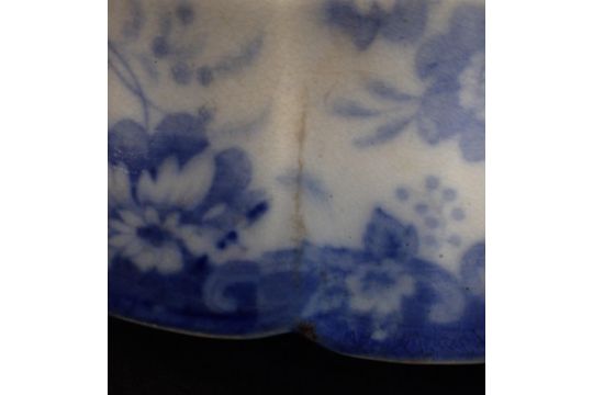 A PAIR OF 19th CENTURY 'CORINTHIAN' BLUE AND WHITE MEAT PLATTERS - Image 4 of 5