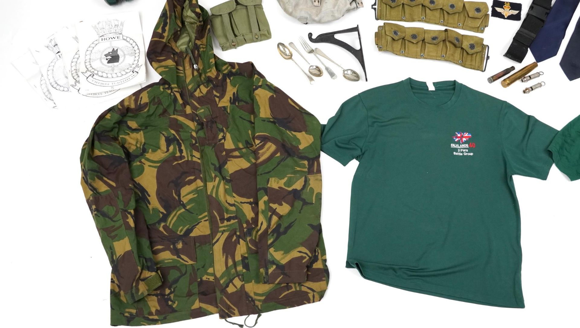 Militaria including Royal Navy peaked cap, Falkland Islands commemorative tee shirts, gas mask and - Bild 4 aus 6