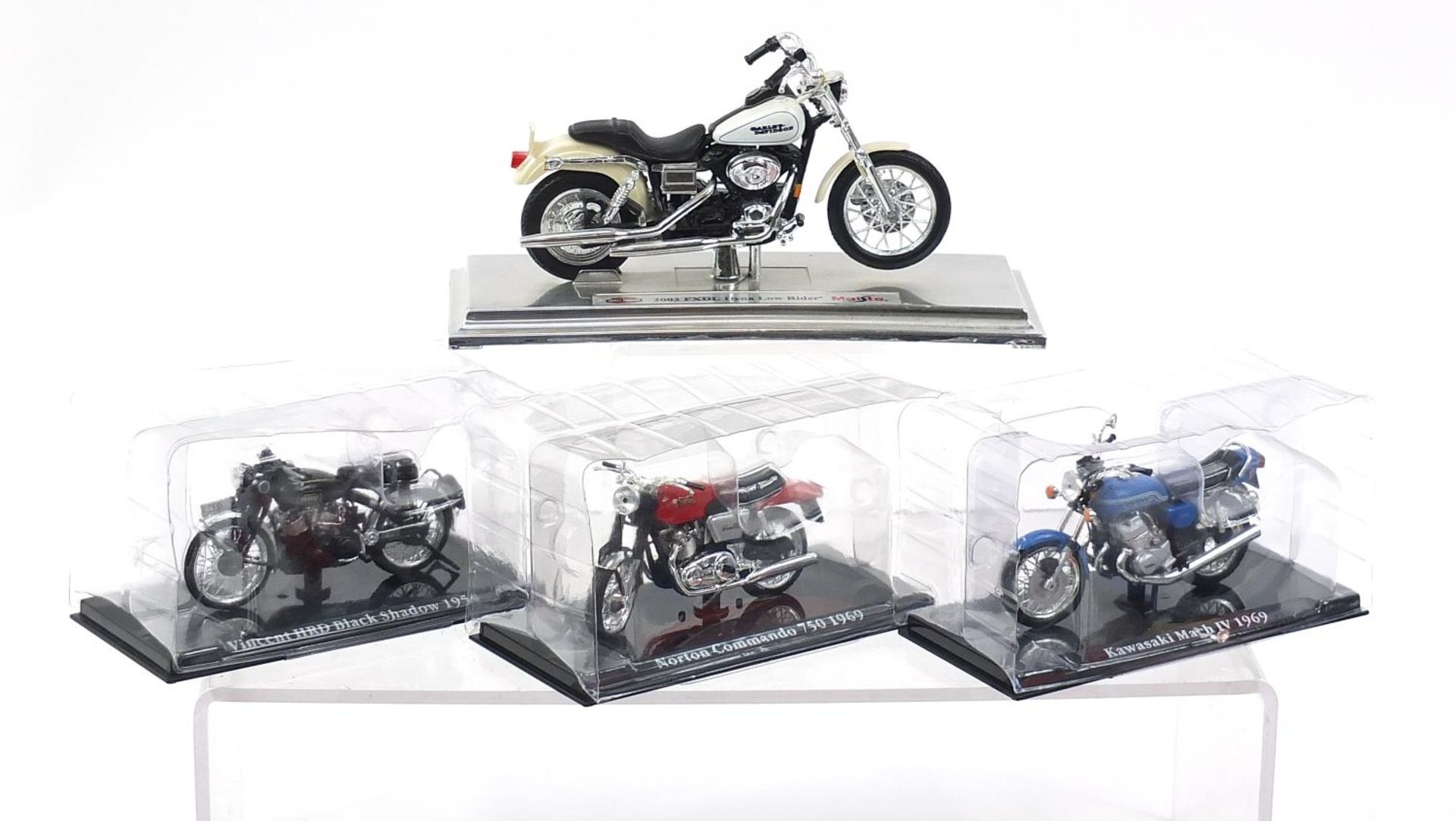 Group of collector's diecast vehicles and motorbikes including Burago and Maisto : For further - Bild 3 aus 4