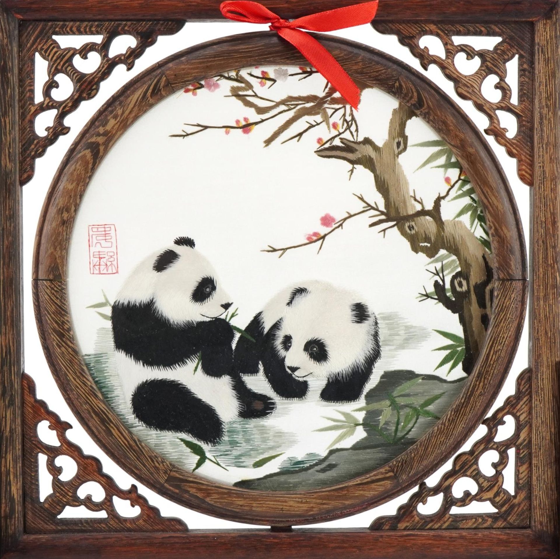 Chinese hardwood rotating table screen with silk panel embroidered with two pandas, signed with - Image 2 of 5