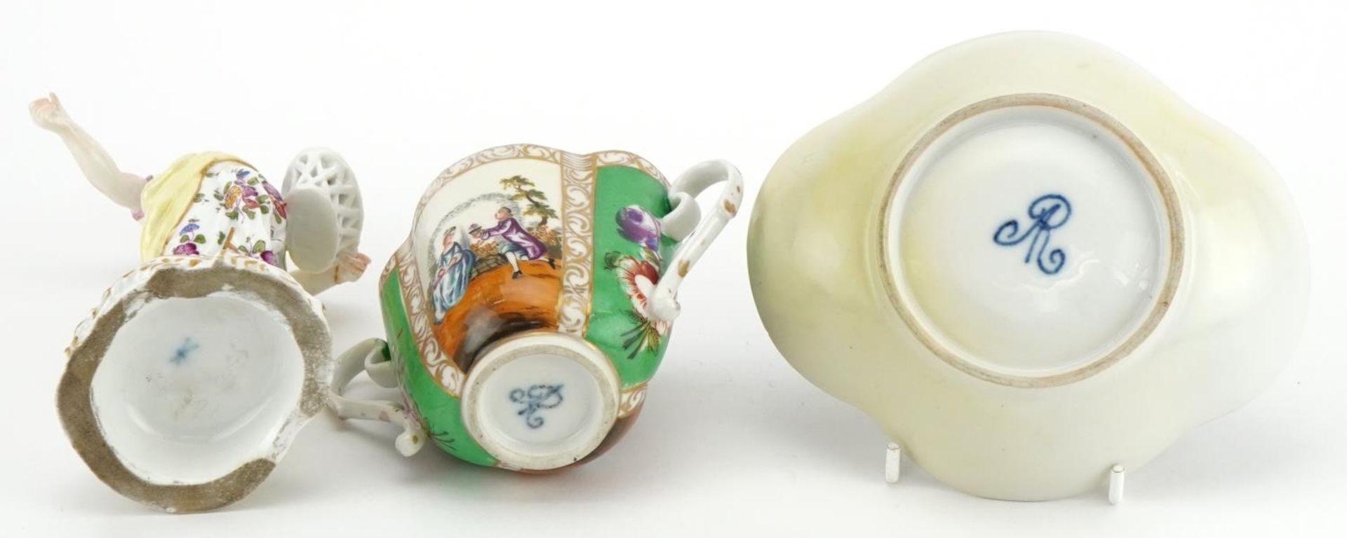 19th century continental china comprising an Augustus Rex quatrefoil lidded twin handled cup with - Bild 5 aus 5
