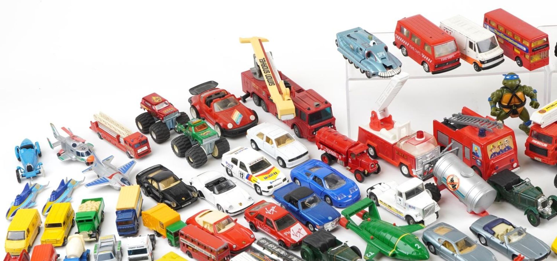 Large collection of predominantly diecast vehicles including Corgi and Matchbox : For further - Bild 2 aus 5