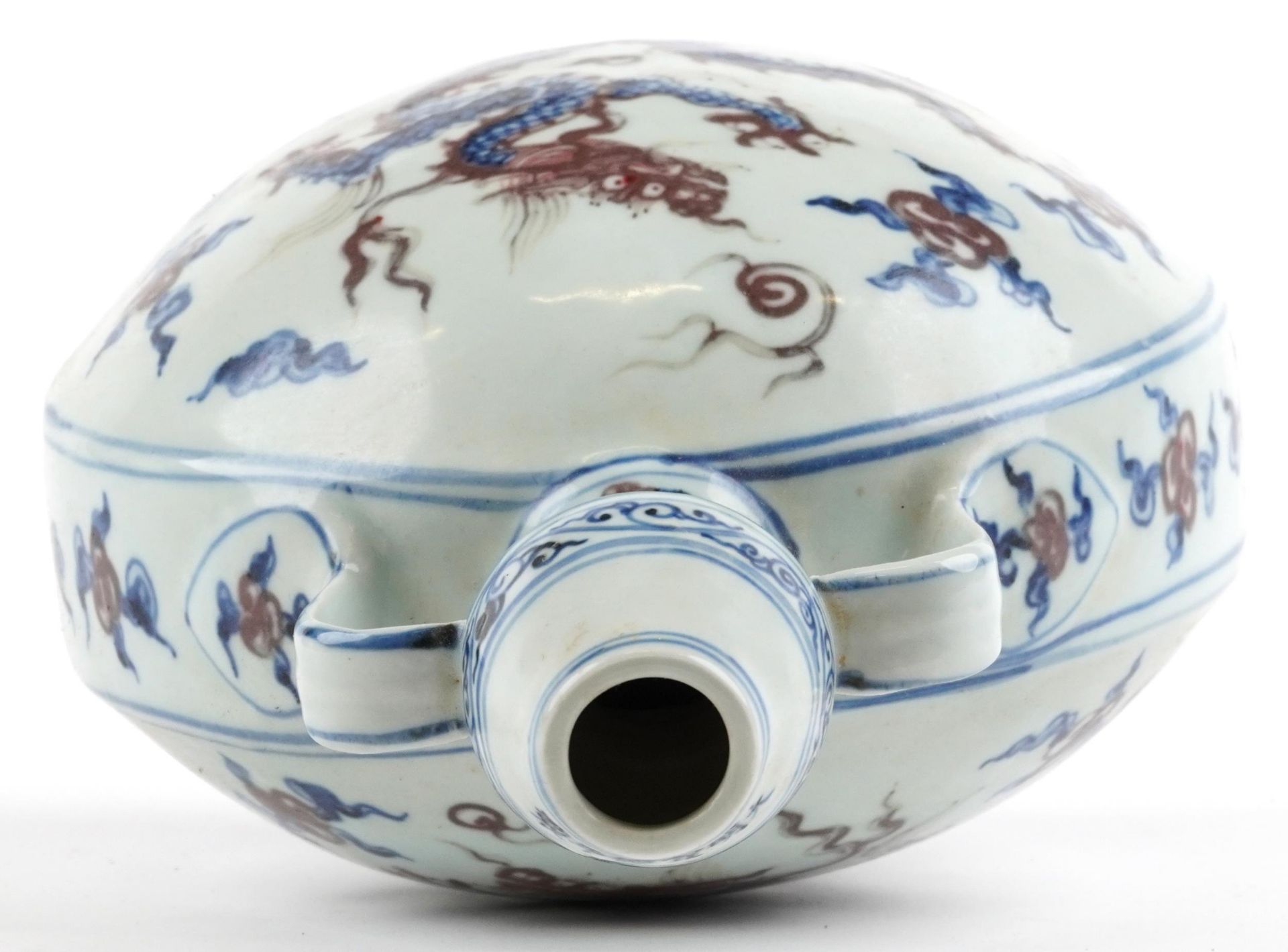 Chinese blue and white with iron red porcelain moon flask with twin handles, hand painted with two - Bild 6 aus 7