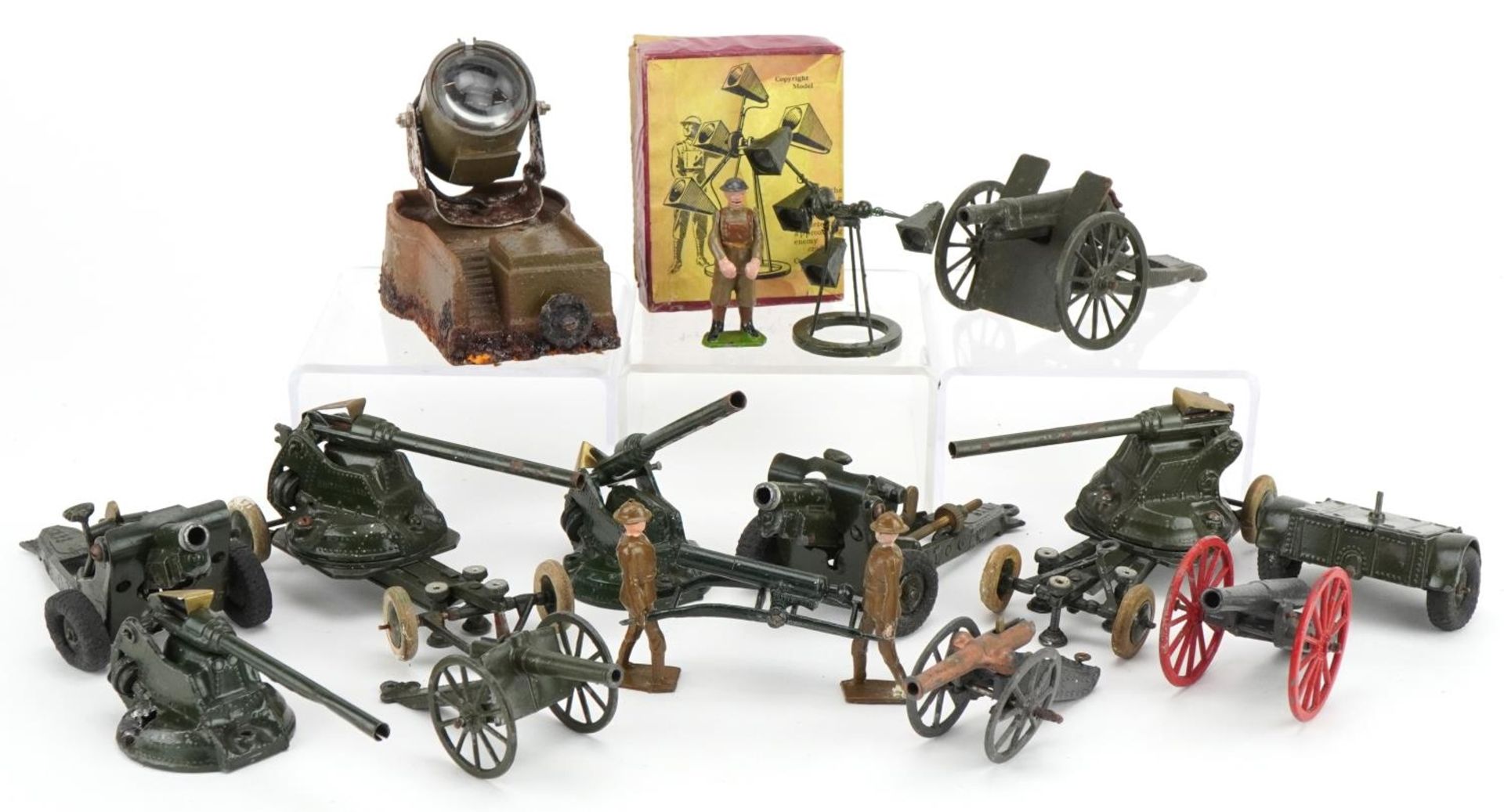 Britains hand painted lead military artillery including anti aircraft guns and an Air Force - Image 2 of 7