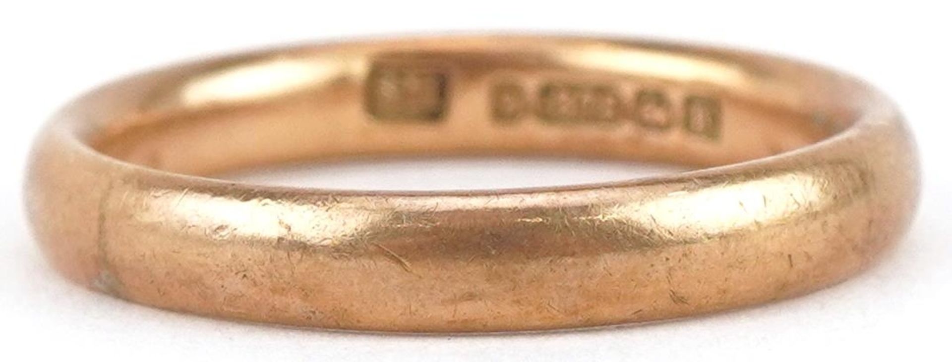 9ct gold wedding band, size M/N, 2.9g : For further information on this lot please visit www.