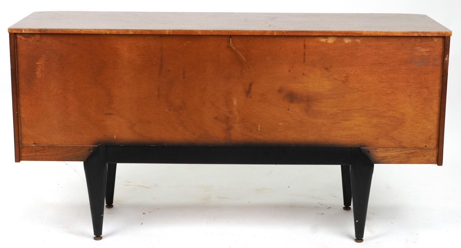 1960s Formica sideboard fitted with three doors, on tapering ebonised legs, 78cm H x 150.5cm W x - Bild 4 aus 4