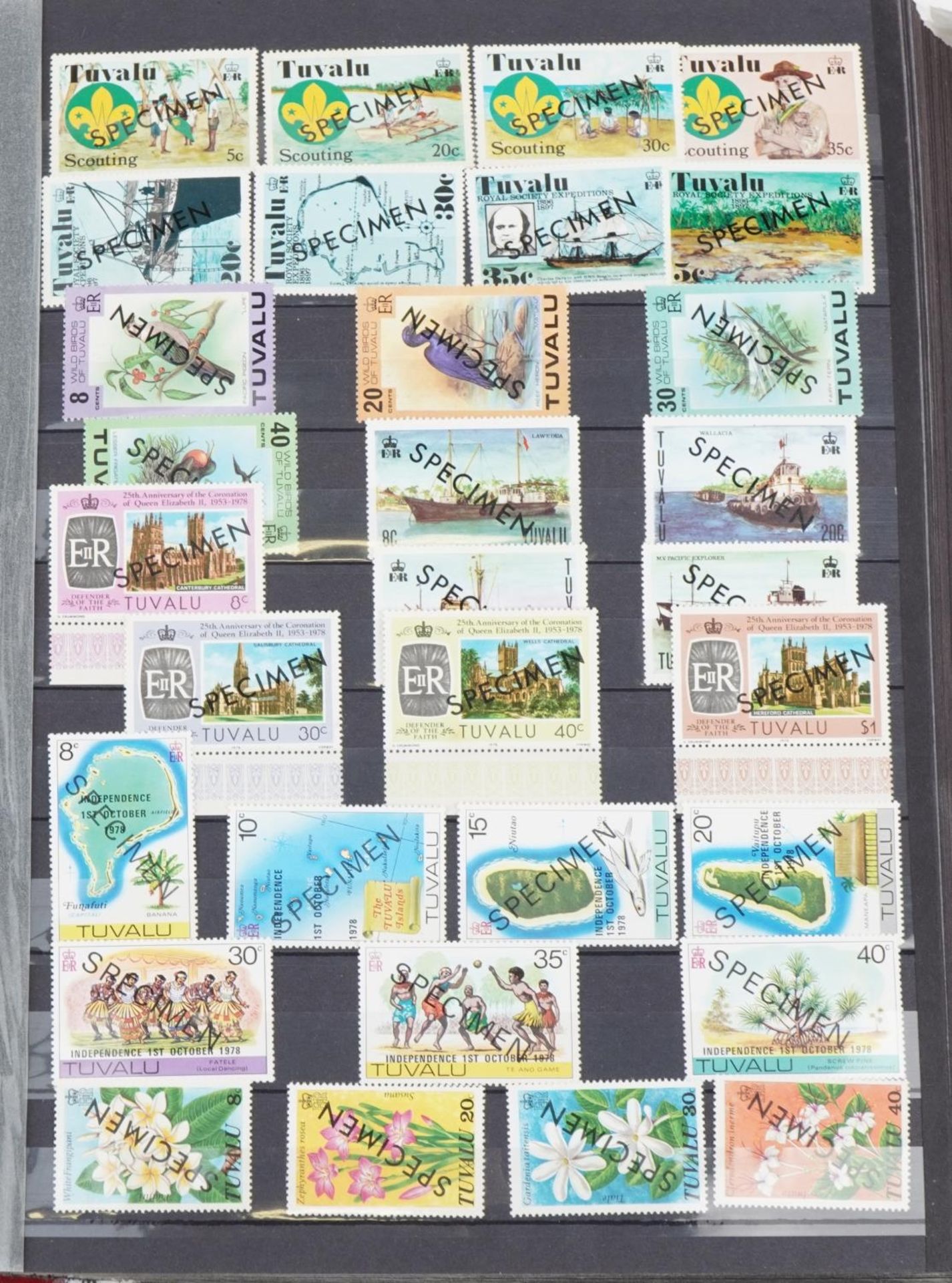 Collection of Tuvalu unmounted stamps arranged in an album : For further information on this lot - Bild 2 aus 8