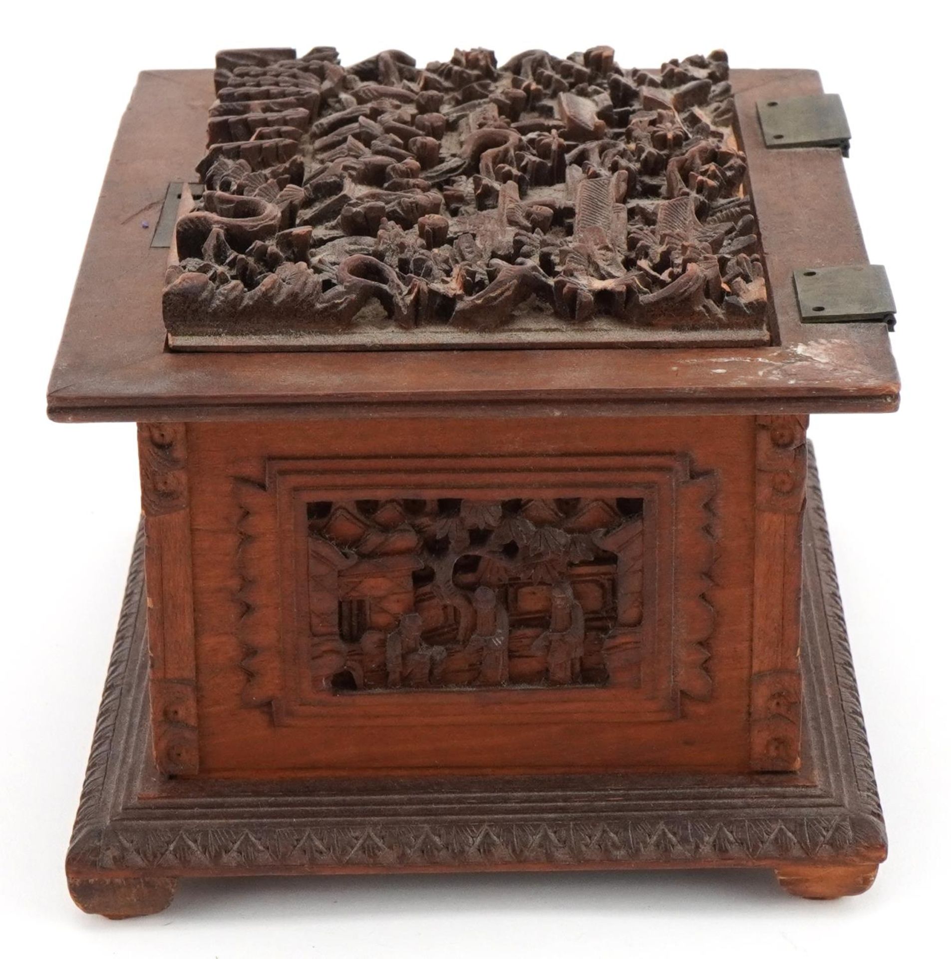 Chinese sandalwood casket for restoration profusely carved with figures amongst trees and pagodas, - Bild 3 aus 8