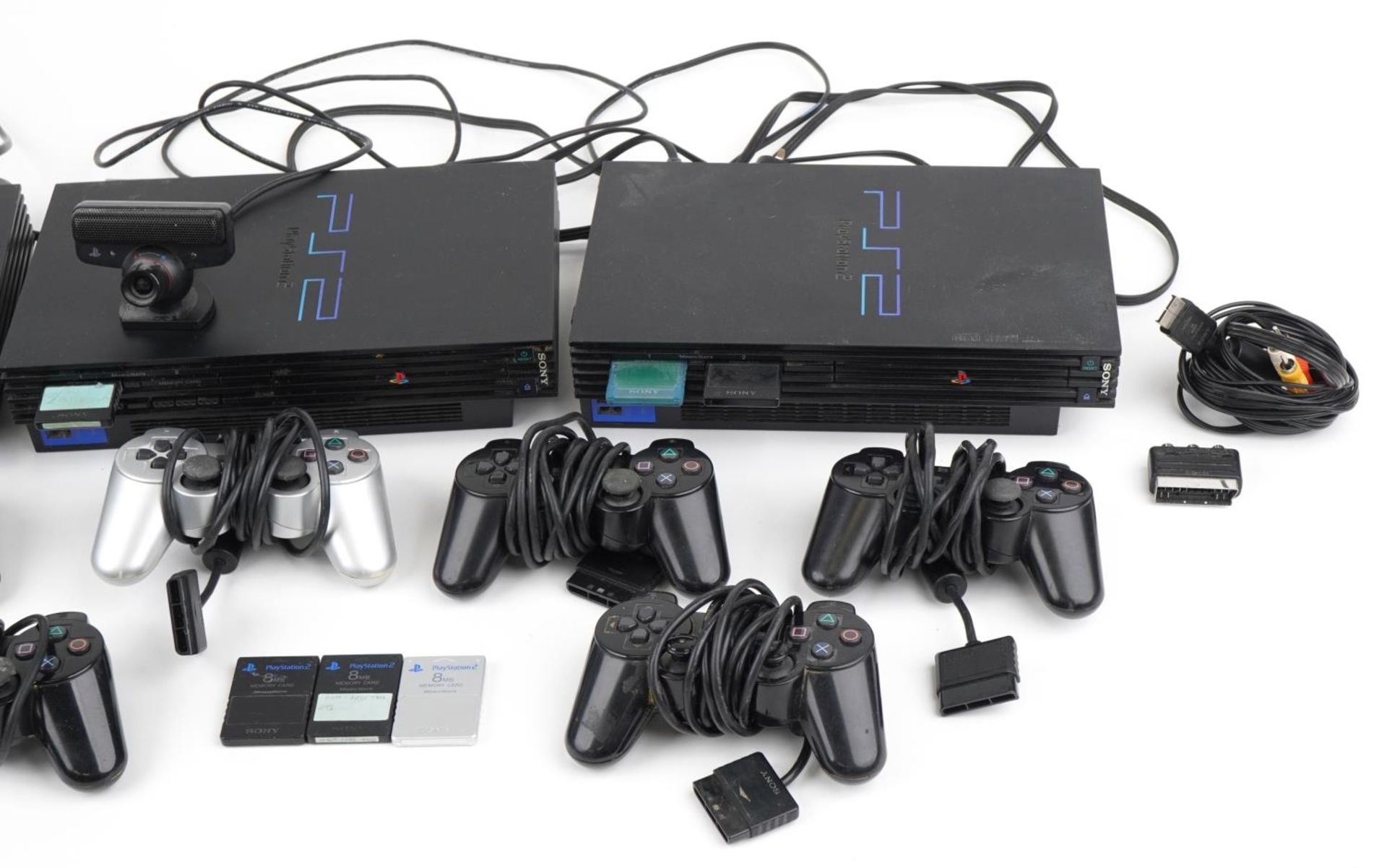 Three PlayStation 2 games consoles with controllers and accessories : For further information on - Bild 3 aus 3