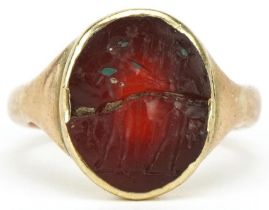 Antique unmarked gold Roman glass seal ring intaglio moulded with two figures, size M, 6.2g : For