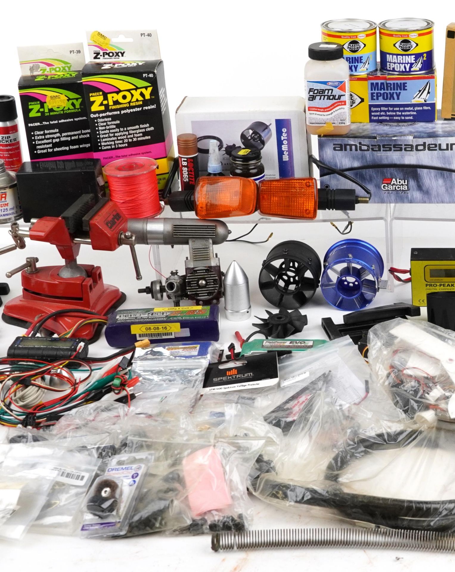 Collection of radio controlled mechanics and accessories including battery pack, Irvine engine, - Bild 3 aus 5