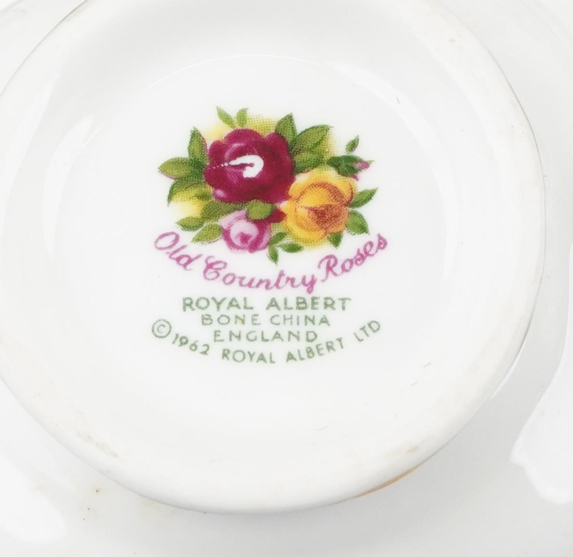 Royal Albert Old Country Roses china including various teaware, wall clock and cake tray, 35cm - Bild 5 aus 5