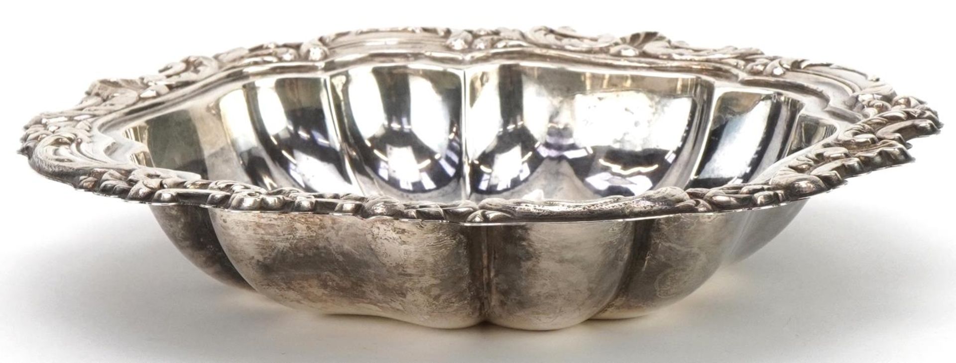 Spanish silver bowl embossed with scrolling foliage, 22.5cm wide, 170.5g : For further information - Image 3 of 5
