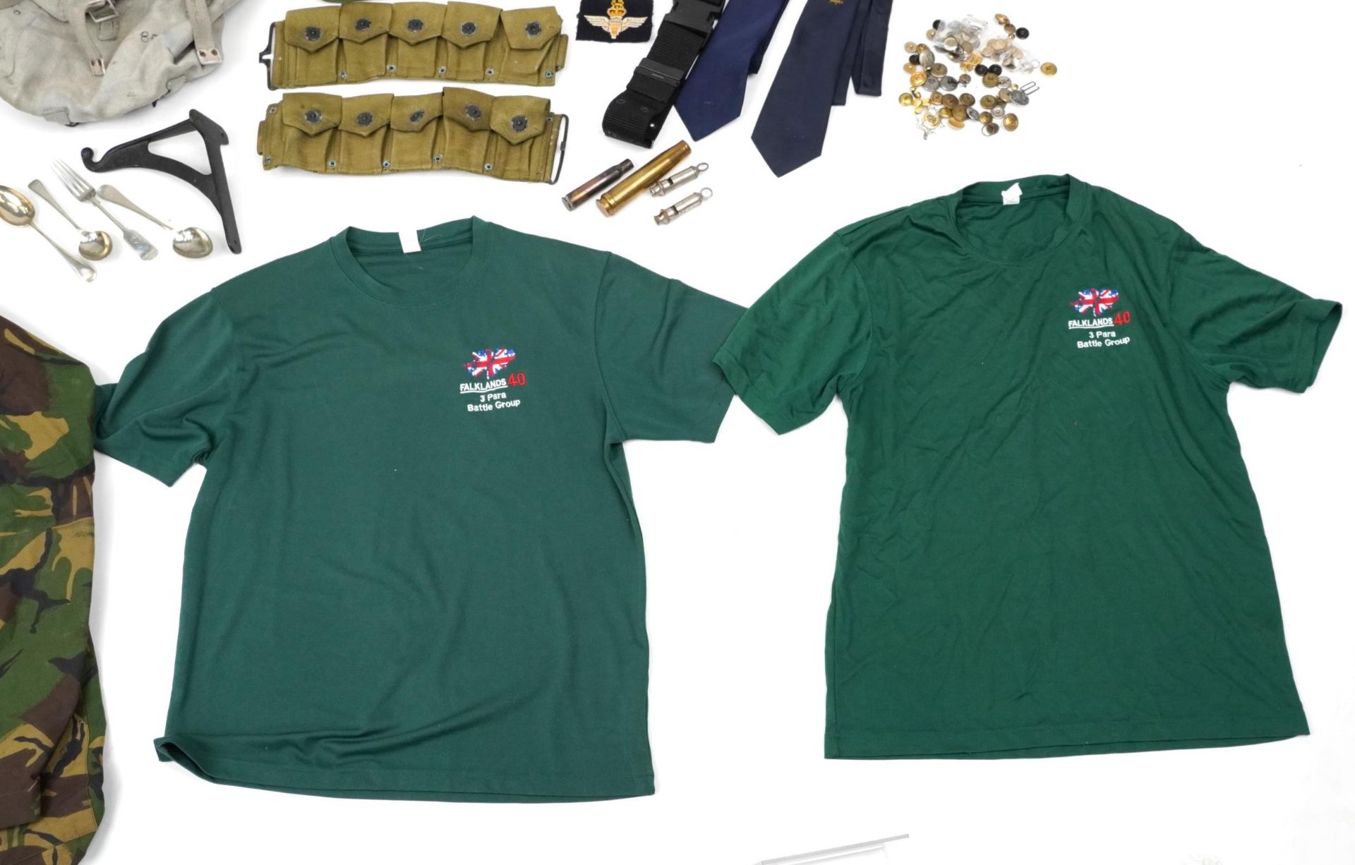 Militaria including Royal Navy peaked cap, Falkland Islands commemorative tee shirts, gas mask and - Bild 5 aus 6