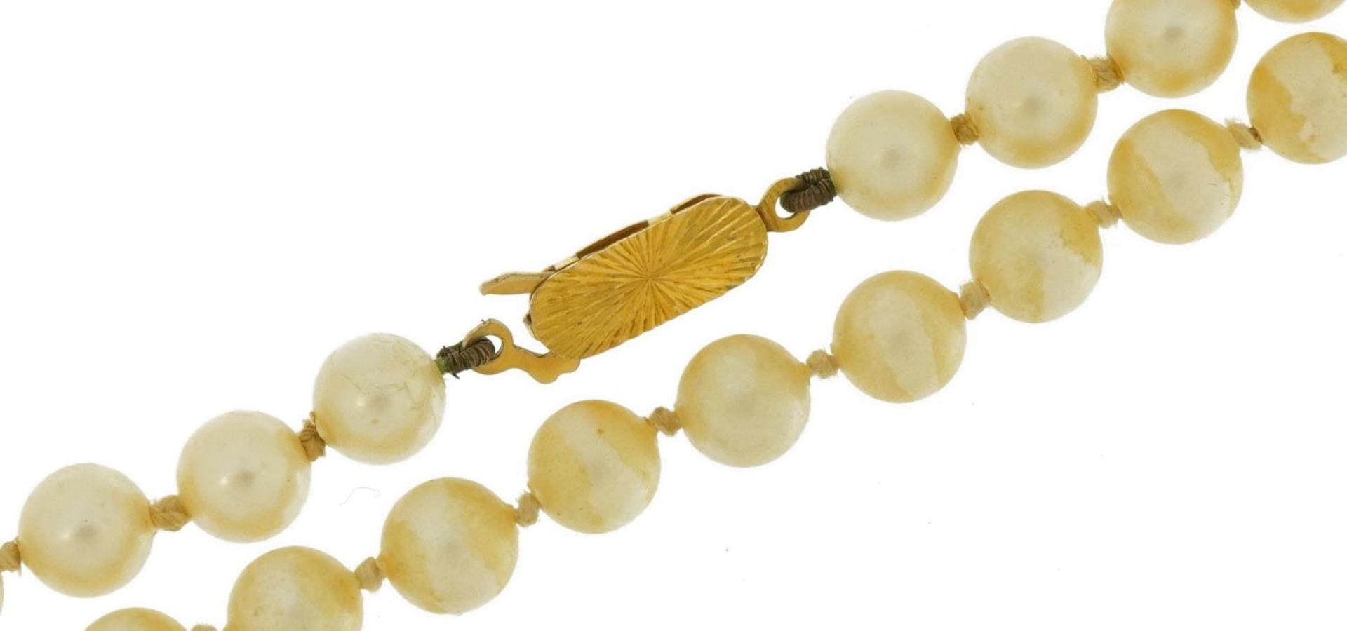 Single row simulated pearl necklace with 9ct gold clasp, 38cm in length, 16.8g : For further