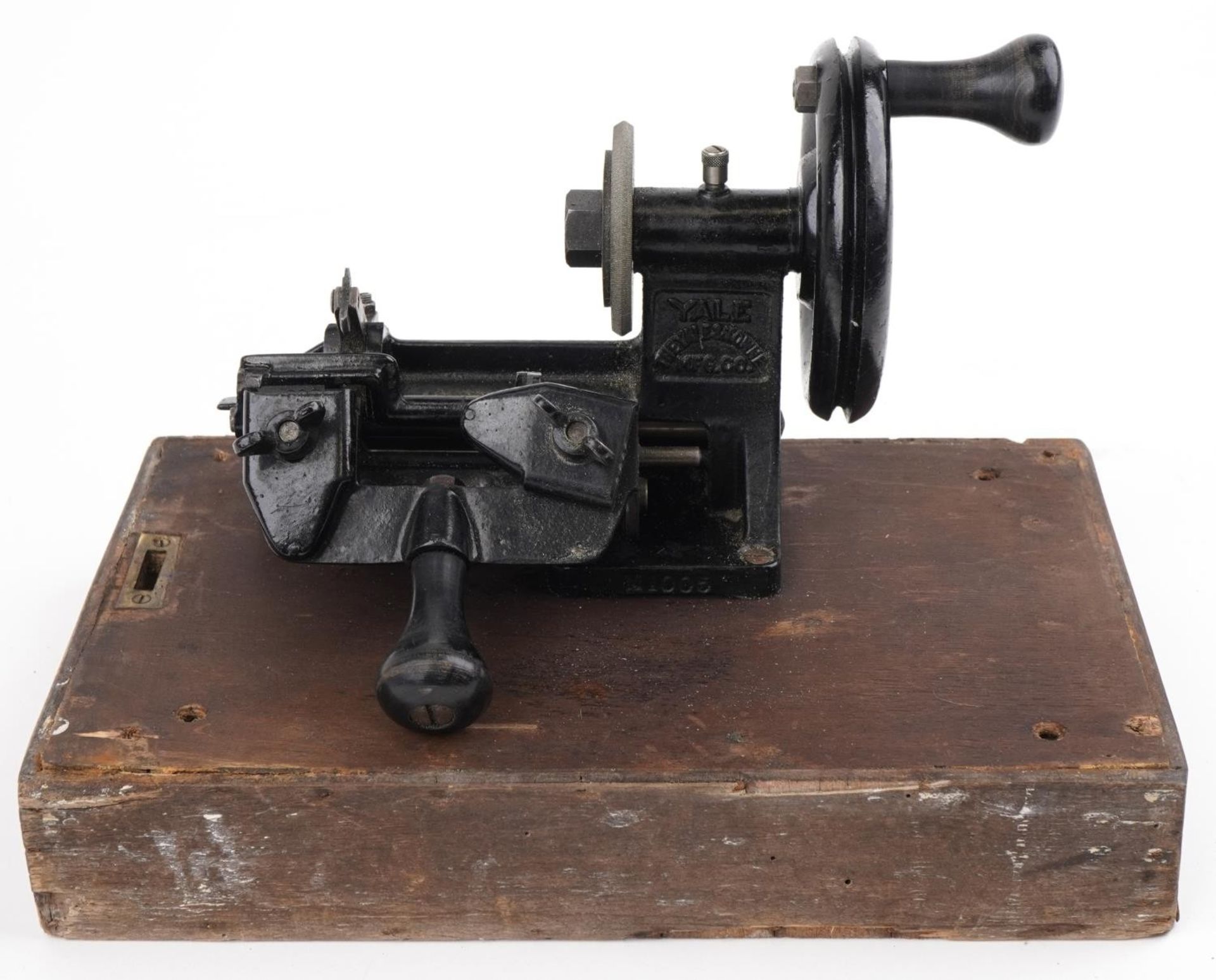 Early 20th century Yale cast iron key cutting machine on rectangular wooden base, overall 34cm - Image 2 of 6