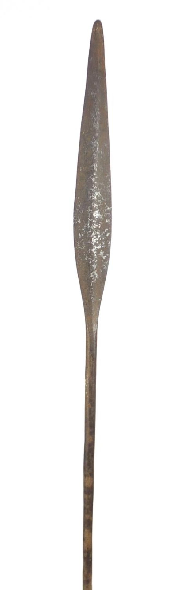 Tribal interest spear, 146cm in length : For further information on this lot please visit www. - Image 3 of 3