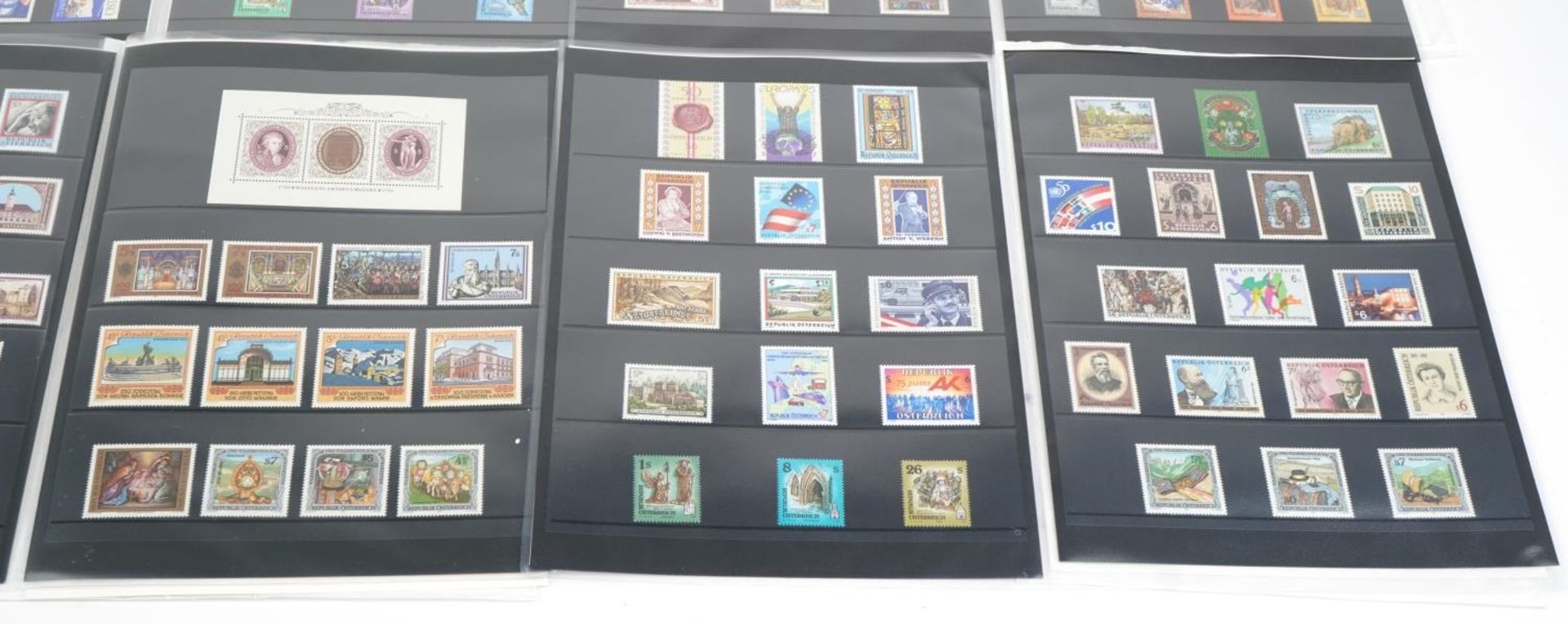 Six Austrian year packs with unmounted stamps, 1990-1995, face value £481.60 : For further - Image 5 of 6