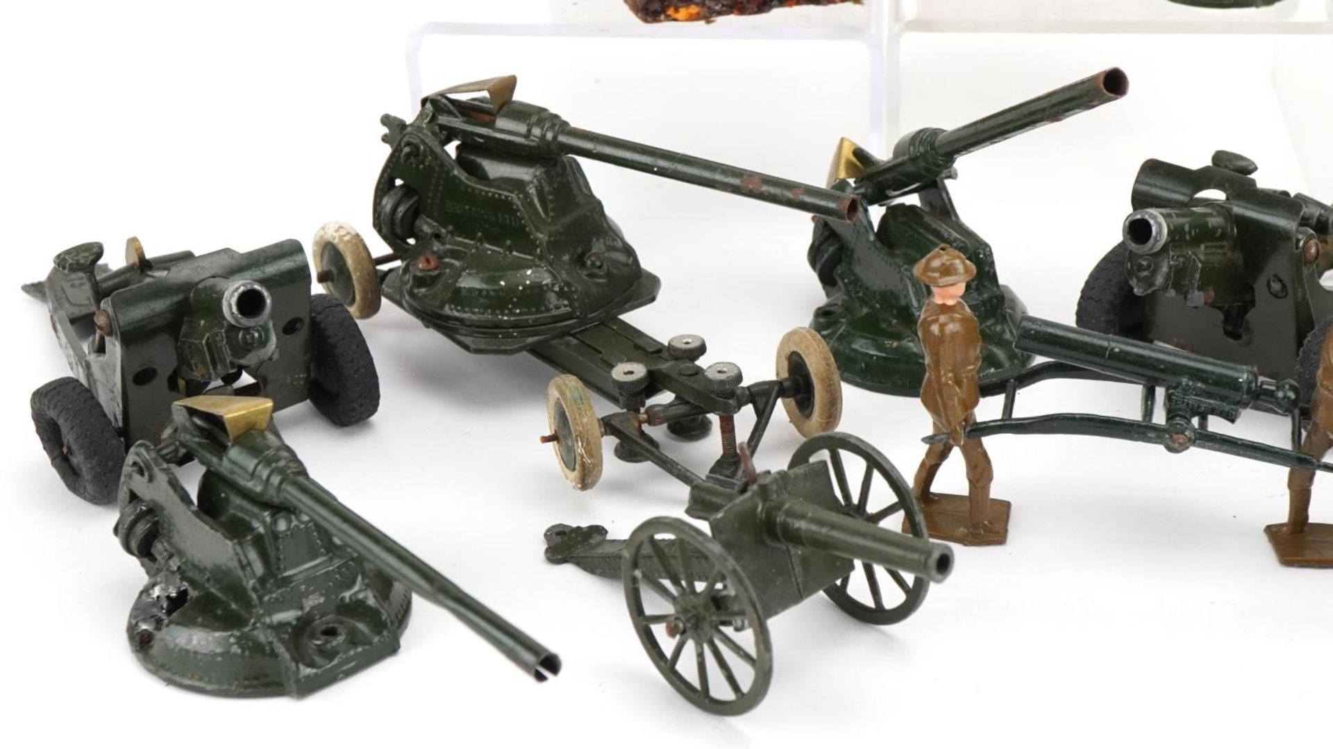 Britains hand painted lead military artillery including anti aircraft guns and an Air Force - Image 4 of 7